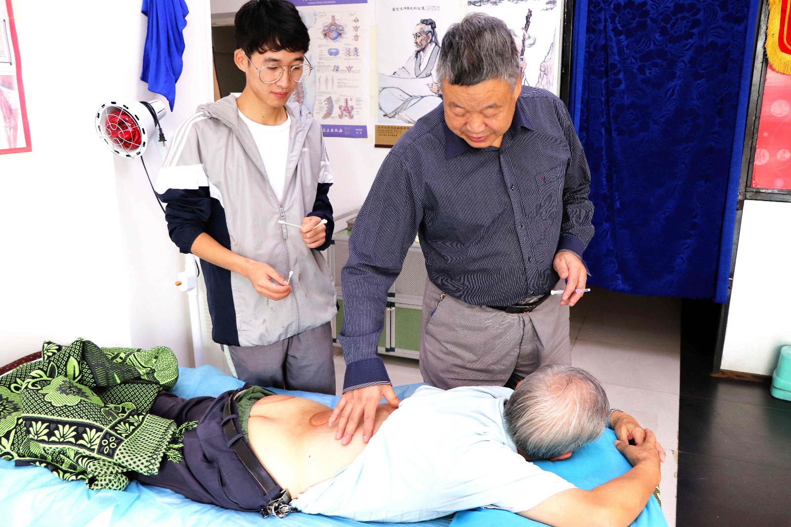 云南一中医独创风湿骨病新诊疗法:“五大绝招”治愈2千余患者