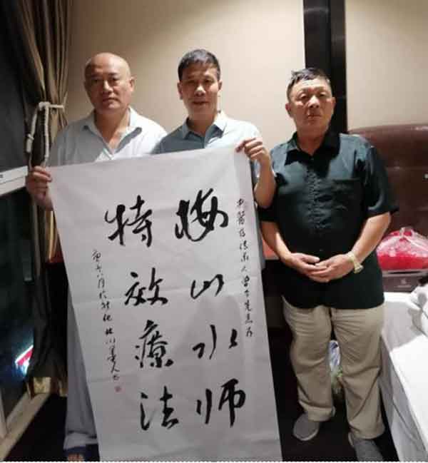 仁心铸新法，徒手愈顽疾  记中医正骨专家——曾令先